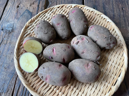 Naturally grown potatoes (Sayaakane) (Ueno)