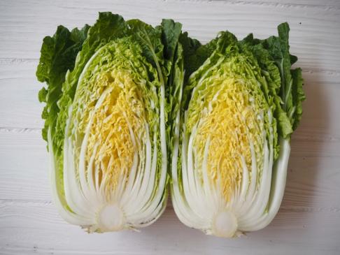 Naturally grown Chinese cabbage (by Fukumoto) 