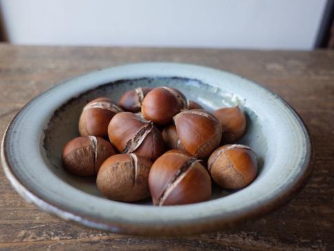 Chestnuts grown without pesticides or fertilizers (by Ikeda)